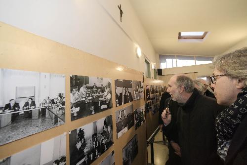 Il vicegovernatore, Riccardo Riccardi, assieme all'assessore alle Attività produttive, Sergio Emidio Bini, visita, a Palazzolo dello Stella, la mostra dedicata alla memoria del Presidente Adriano Biasutti. 